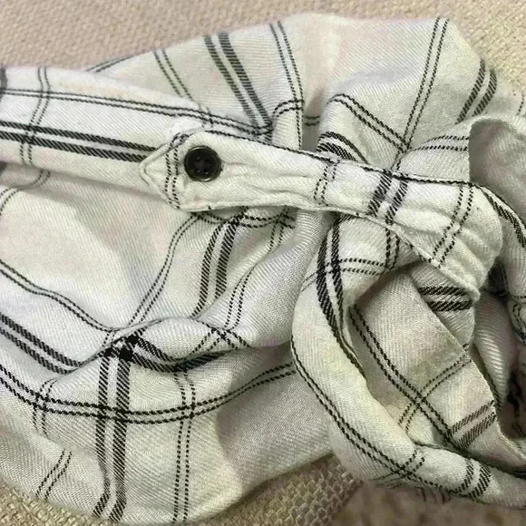 Tinsel White Black Plaid Button Down V Neck Size L Roll Tab - Picture 7 of 7